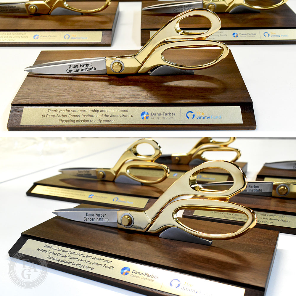 Close-up. 9-1/2" horizontal scissors display stand. Full color printed plate.